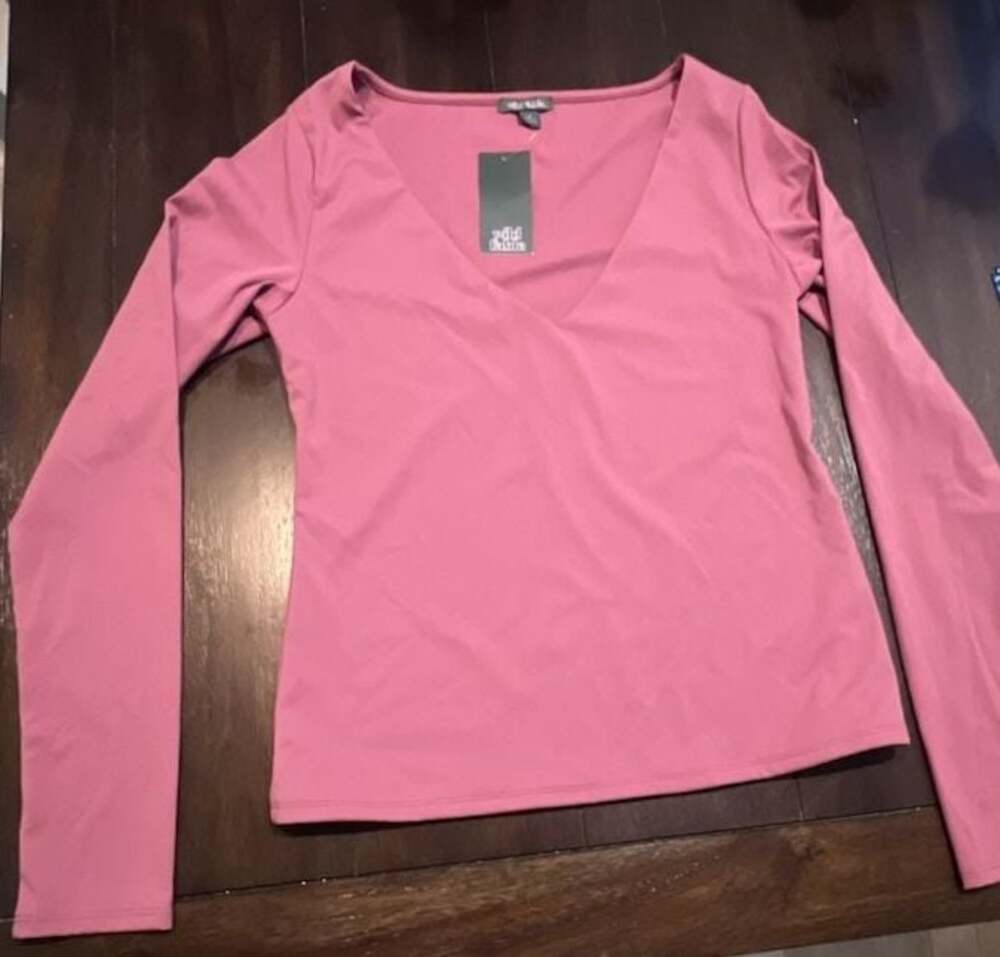 NWT Wild Fable Mauve Long Sleeve V-Neck Top Size M